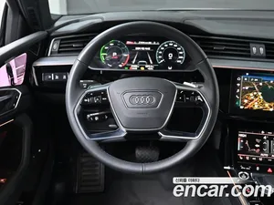 Audi e-tron, 2022 — миниатюра 13