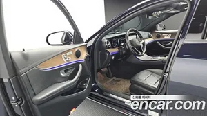 Mercedes-Benz E-Class, 2022 — миниатюра 10