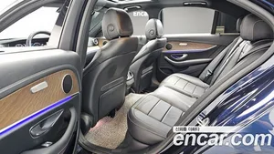 Mercedes-Benz E-Class, 2022 — миниатюра 11