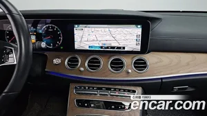 Mercedes-Benz E-Class, 2022 — миниатюра 13