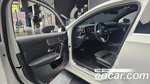 Mercedes-Benz A-Class, 2023 — миниатюра 13