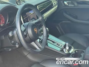 Porsche Macan, 2022 — миниатюра 7