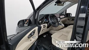 Mercedes-Benz V-Class, 2023 — миниатюра 13