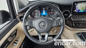 Mercedes-Benz V-Class, 2023 — миниатюра 18
