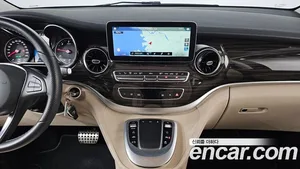 Mercedes-Benz V-Class, 2023 — миниатюра 19
