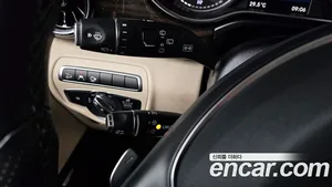 Mercedes-Benz V-Class, 2023 — миниатюра 28