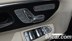 Mercedes-Benz V-Class, 2023 — миниатюра 29