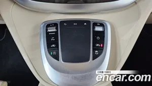 Mercedes-Benz V-Class, 2023 — миниатюра 31