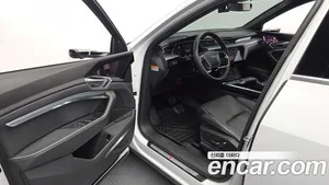 Audi e-tron, 2022 — миниатюра 13
