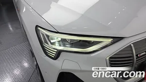 Audi e-tron, 2022 — миниатюра 8