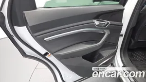 Audi e-tron, 2022 — миниатюра 15