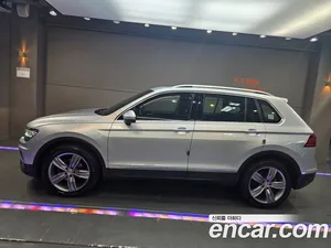 Volkswagen Tiguan, 2018 — миниатюра 1