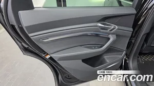 Audi e-tron, 2021 — миниатюра 15