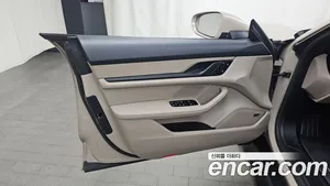 Porsche Taycan, 2023 — миниатюра 13