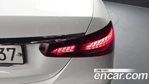 Mercedes-Benz E-Class, 2022 — миниатюра 9