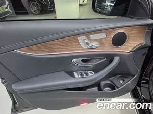 Mercedes-Benz E-Class, 2023 — миниатюра 15