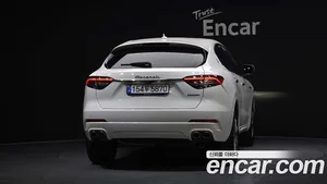 Maserati Levante, 2022 — миниатюра 4