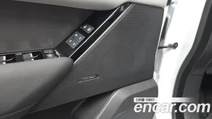 Land Rover Range Rover Velar, 2024 — миниатюра 35