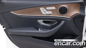 Mercedes-Benz E-Class, 2023 — миниатюра 15