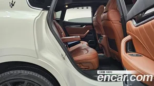 Maserati Levante, 2022 — миниатюра 11