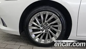 Lexus ES, 2023 — миниатюра 5