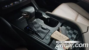 Lexus ES, 2023 — миниатюра 9