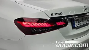 Mercedes-Benz E-Class, 2023 — миниатюра 9