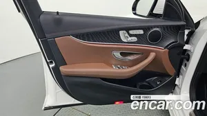 Mercedes-Benz E-Class, 2023 — миниатюра 14