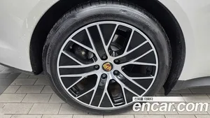 Porsche Taycan, 2023 — миниатюра 5