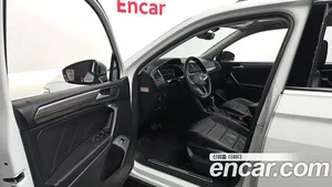 Volkswagen Tiguan, 2023 — миниатюра 13