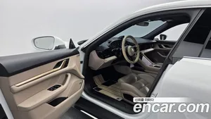 Porsche Taycan, 2023 — миниатюра 10