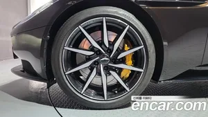 Astonmartin DB11, 2020 — миниатюра 5