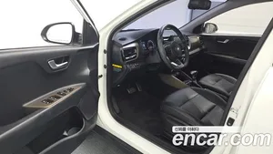 Kia Stonic, 2017 — миниатюра 10