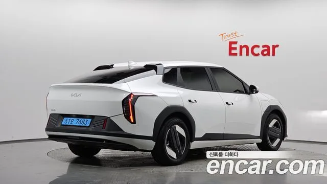 Kia EV4, 2026 — фото автомобиля из Кореи