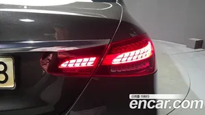 Mercedes-Benz E-Class, 2021 — миниатюра 9