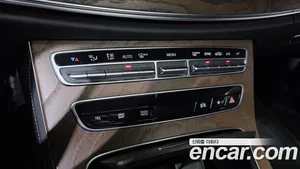 Mercedes-Benz E-Class, 2021 — миниатюра 28
