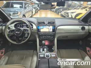 Bentley Bentayga, 2023 — миниатюра 5