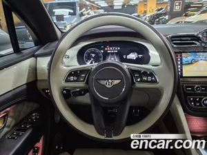 Bentley Bentayga, 2023 — миниатюра 7