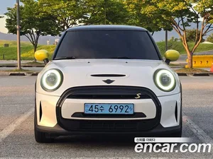 Mini Cooper, 2023 — миниатюра 1