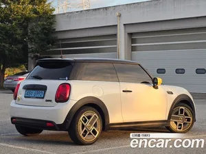 Mini Cooper, 2023 — миниатюра 3