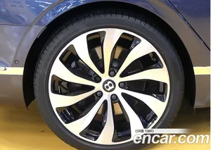 Bentley Flying Spur, 2023 — миниатюра 5
