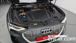 Audi e-tron, 2022 — миниатюра 6