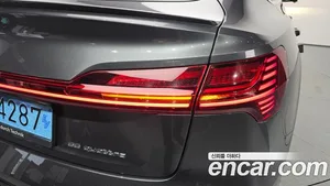 Audi e-tron, 2022 — миниатюра 9