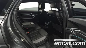 Audi e-tron, 2022 — миниатюра 16