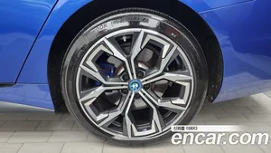 BMW i4, 2023 — миниатюра 7