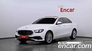 Mercedes-Benz E-Class, 2022 — миниатюра 1