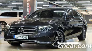 Mercedes-Benz E-Class, 2023 — миниатюра 1