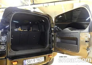 Land Rover Defender, 2023 — миниатюра 10