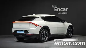 Kia EV6, 2023 — миниатюра 2