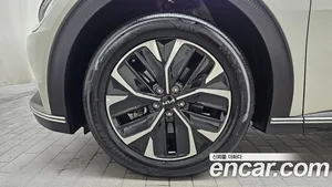 Kia EV6, 2023 — миниатюра 5